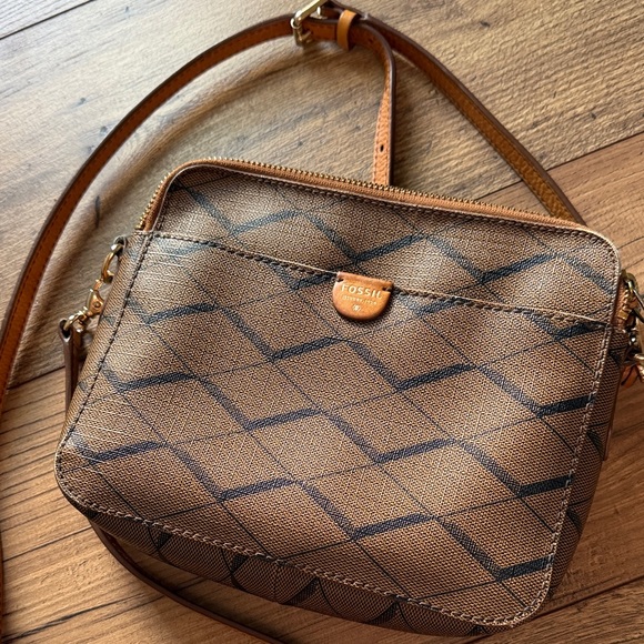 Fossil Handbags - Fossil Corey Geometric Chevron Crossbody Bag - Earthy Minimalist EUC